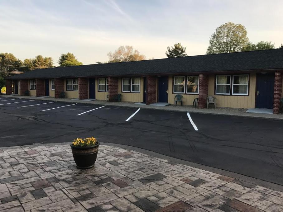Quiet Corner Motel 2*